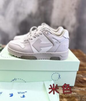 OFF-WHITE SNEAKER