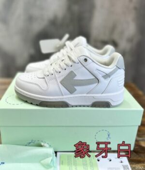 OFF-WHITE SNEAKER