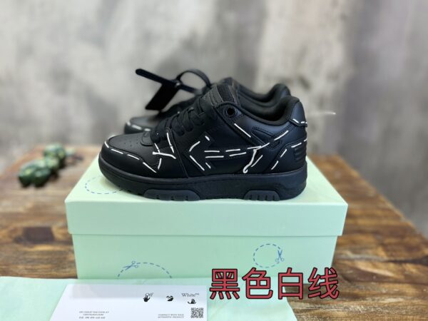 OFF-WHITE SNEAKER