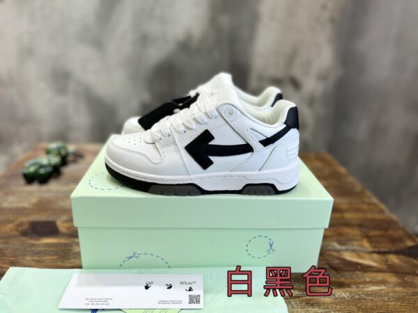OFF-WHITE SNEAKER