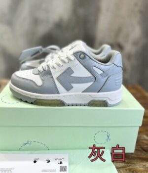 OFF-WHITE SNEAKER