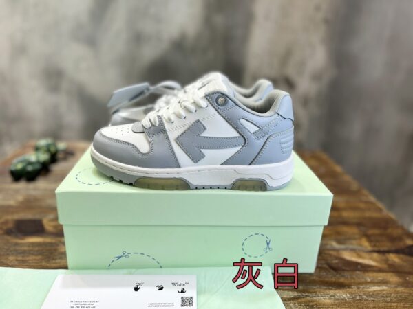 OFF-WHITE SNEAKER