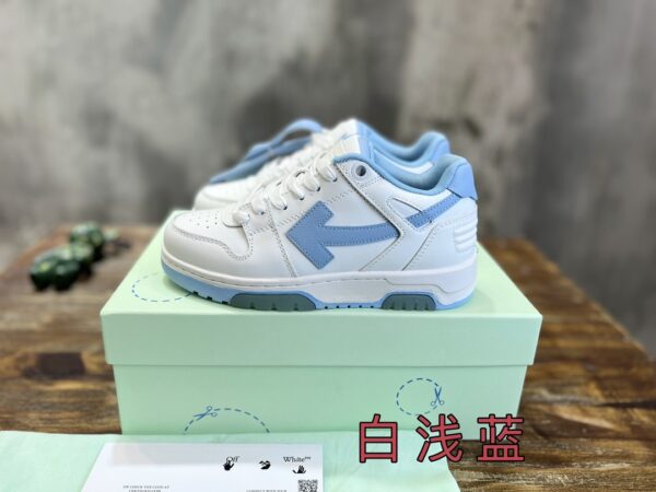 OFF-WHITE SNEAKER