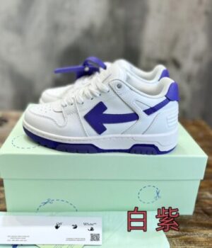 OFF-WHITE SNEAKER