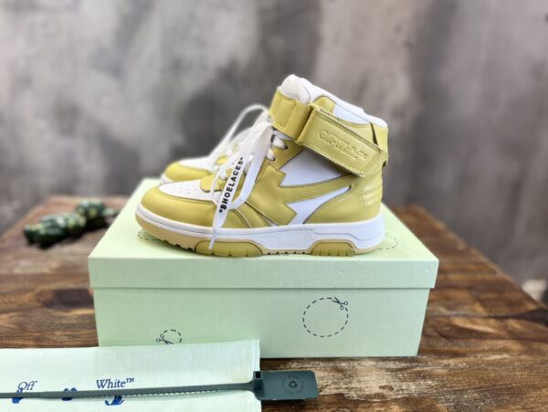 OFF-WHITE SNEAKER