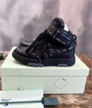 OFF-WHITE SNEAKER