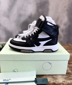 OFF-WHITE SNEAKER