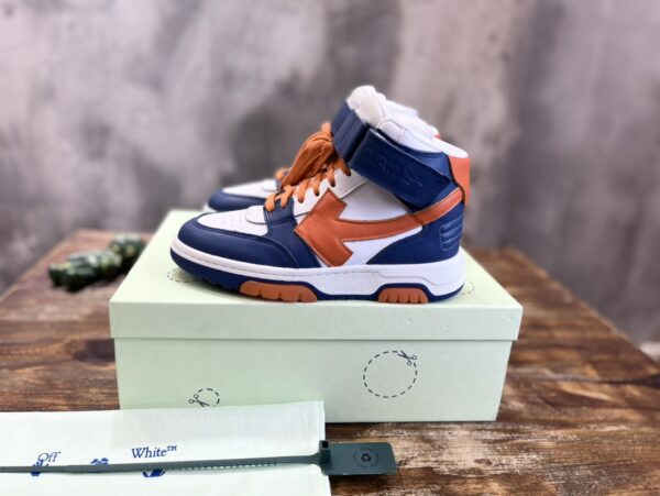 OFF-WHITE SNEAKER