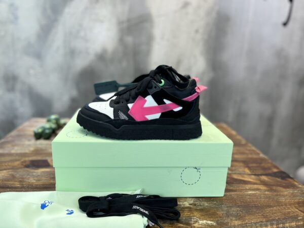 OFF-WHITE SNEAKER