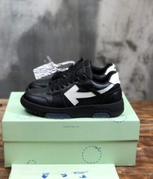 OFF-WHITE SNEAKER
