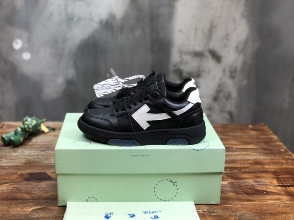 OFF-WHITE SNEAKER