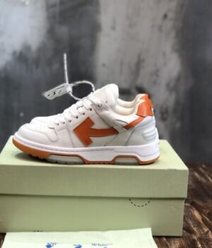 OFF-WHITE SNEAKER