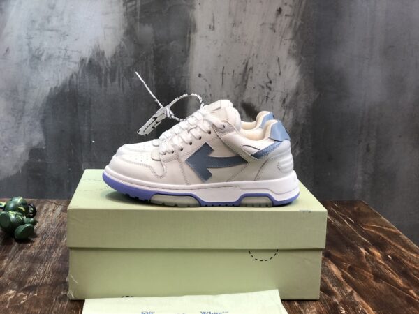 OFF-WHITE SNEAKER