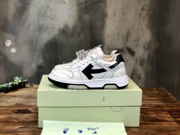 OFF-WHITE SNEAKER
