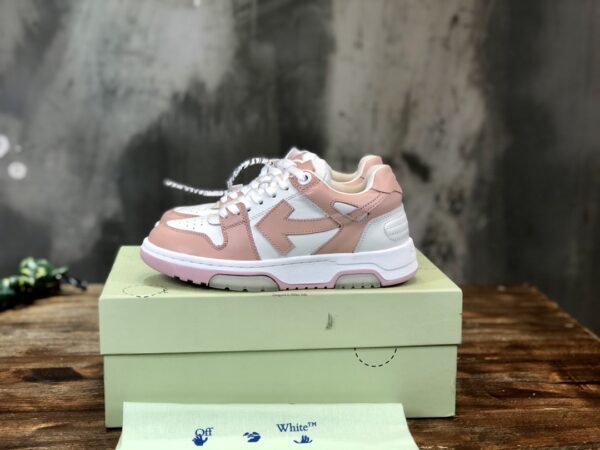 OFF-WHITE SNEAKER