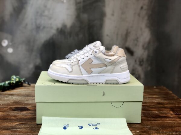 OFF-WHITE SNEAKER