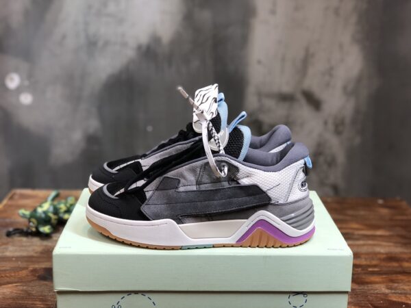OFF-WHITE SNEAKER