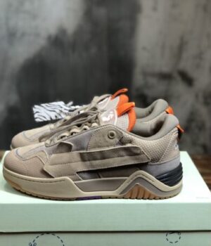 OFF-WHITE SNEAKER
