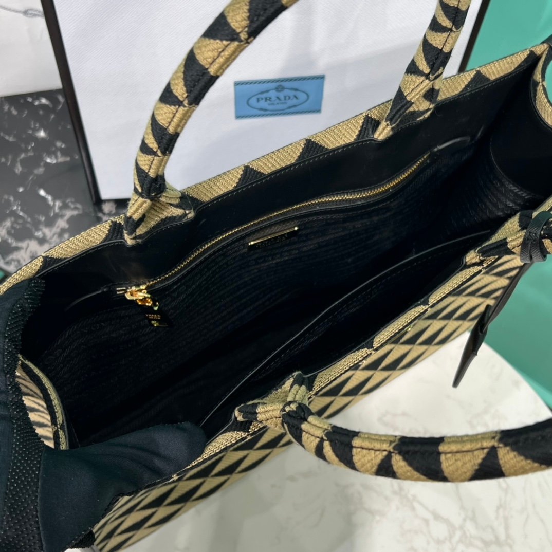 PRADA BAG - Image 5
