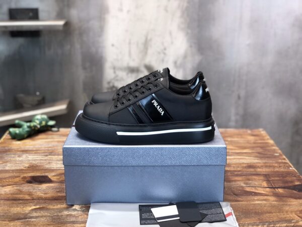 PRADA SNEAKER