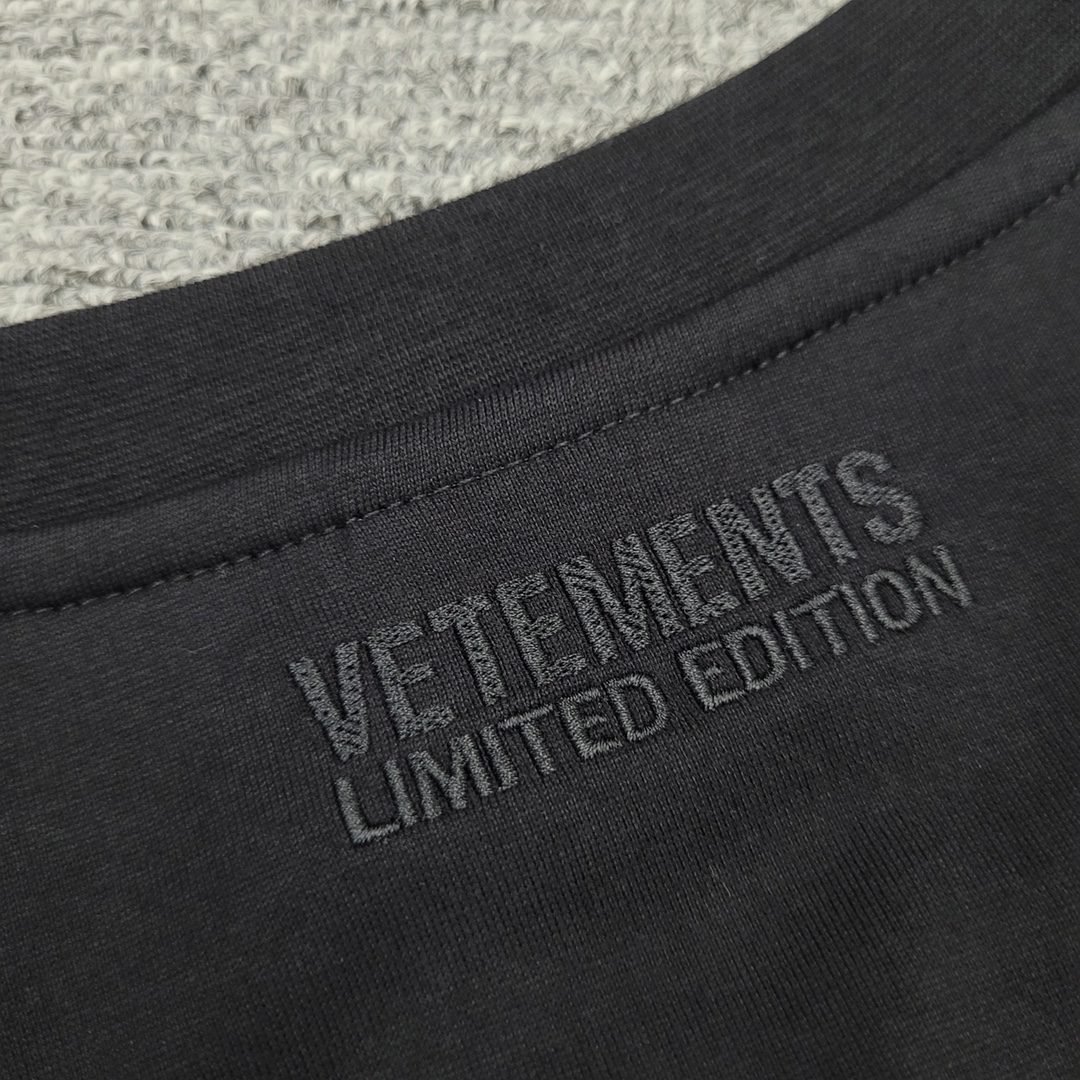 VETEMENTS TSHIRT - Image 7