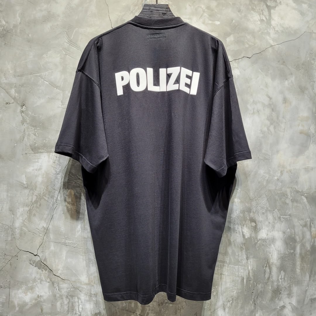 VETEMENTS TSHIRT - Image 3