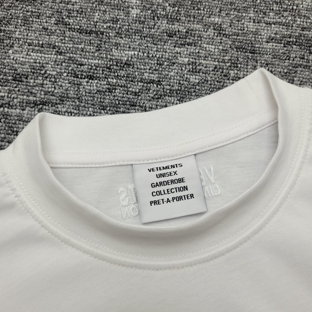 VETEMENTS TSHIRT - Image 3