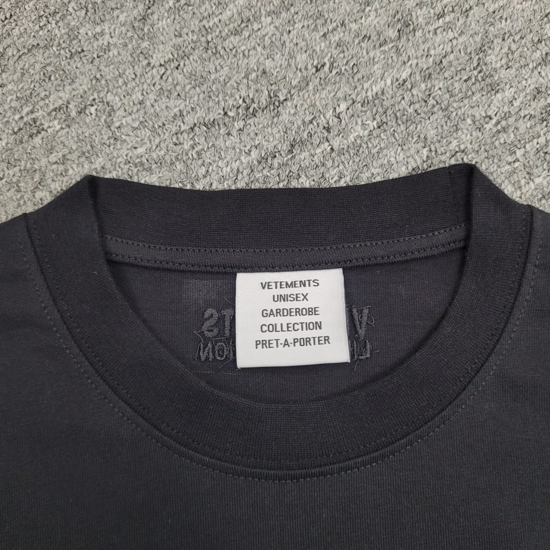 VETEMENTS TSHIRT - Image 3
