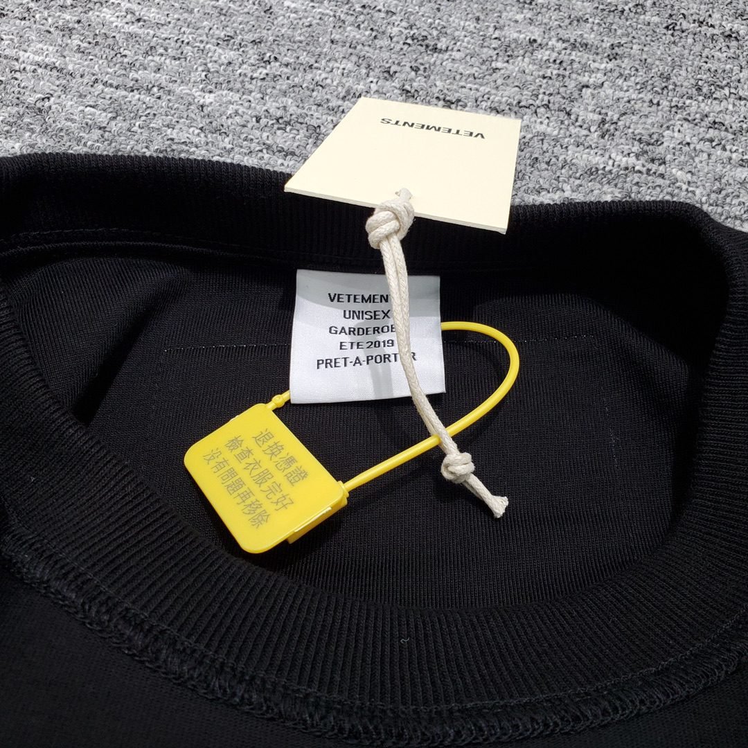 VETEMENTS TSHIRT - Image 7
