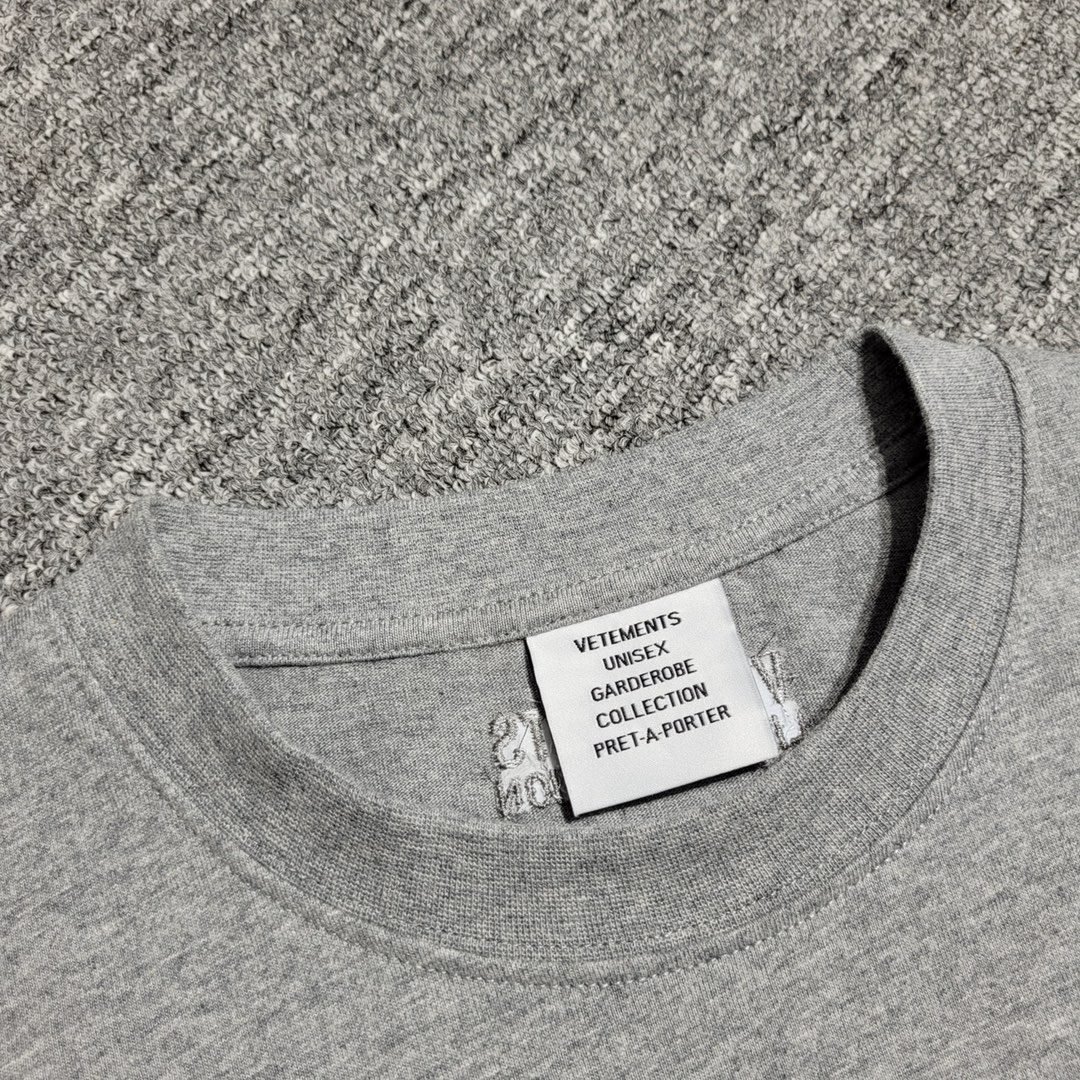 VETEMENTS TSHIRT - Image 3