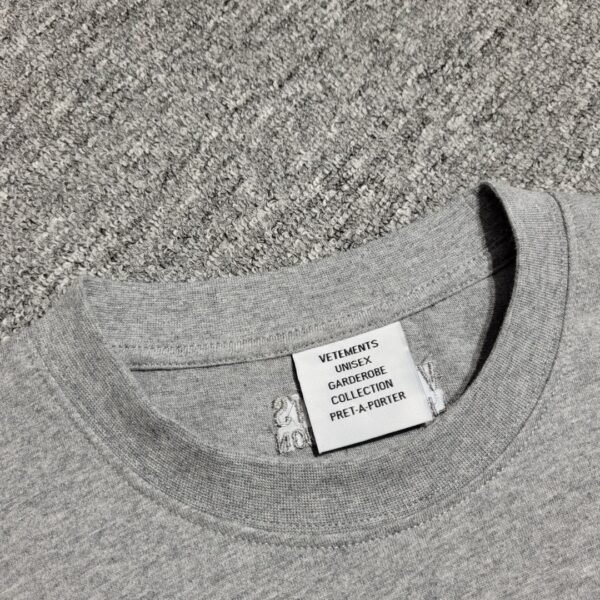 VETEMENTS TSHIRT - Image 4