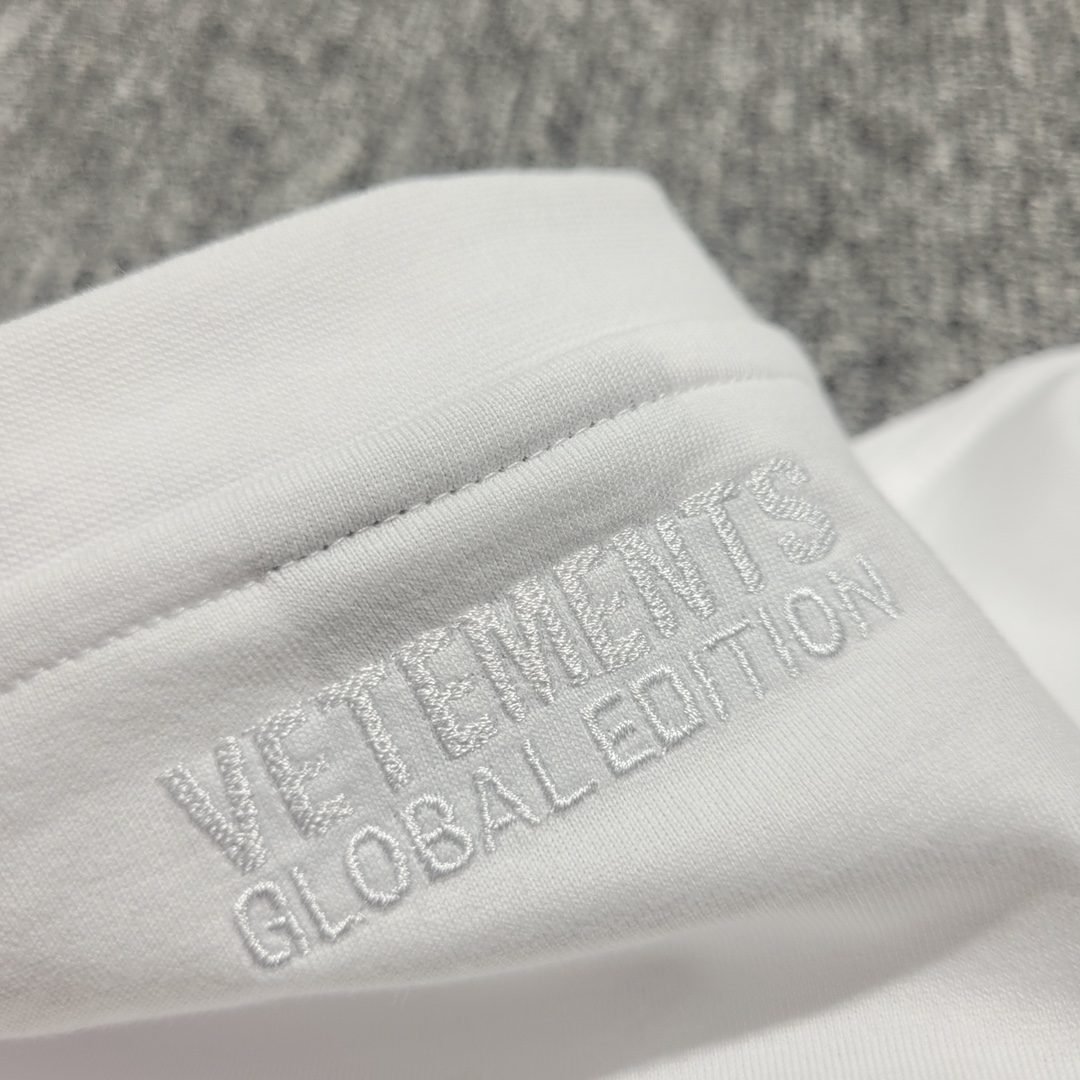 VETEMENTS TSHIRT - Image 5