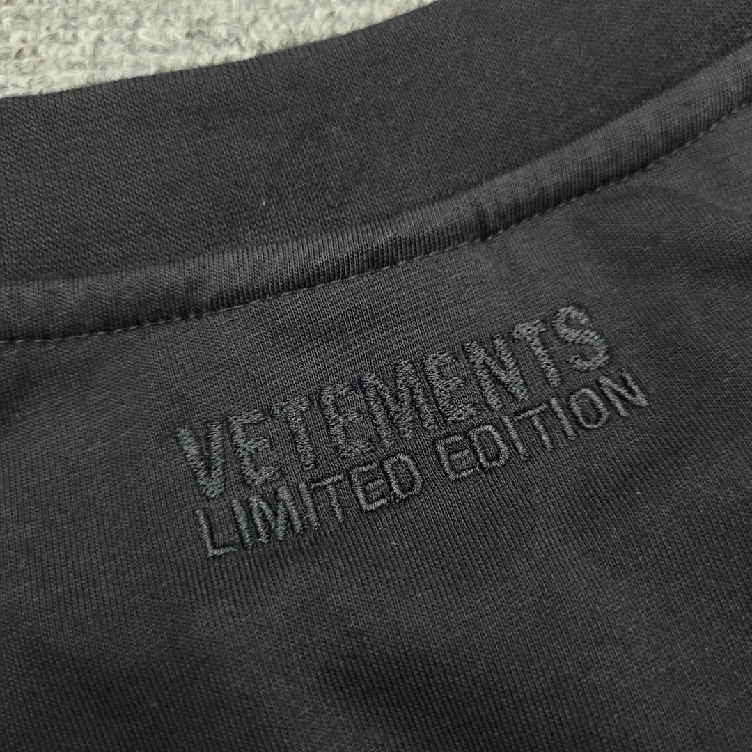 VETEMENTS TSHIRT - Image 7