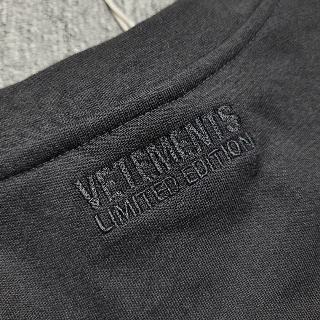 VETEMENTS TSHIRT - Image 7