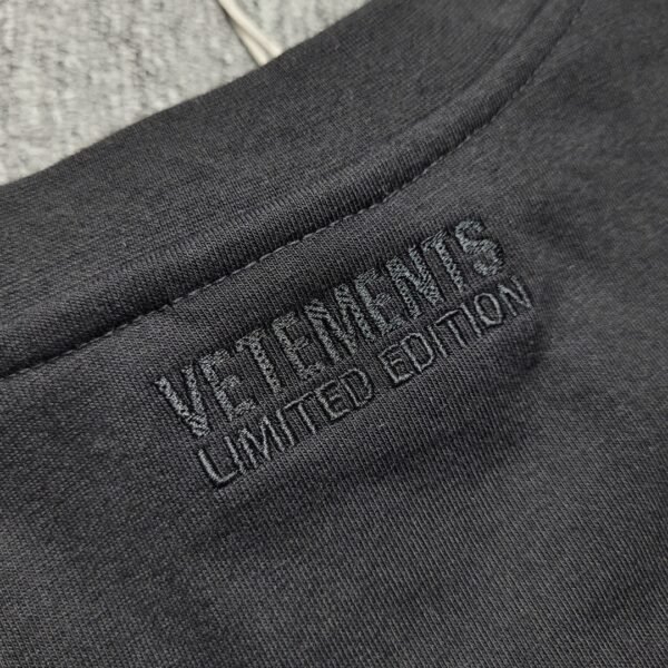 VETEMENTS TSHIRT - Image 8