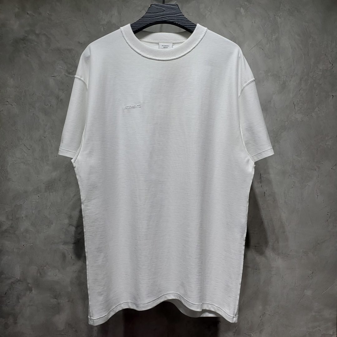 VETEMENTS TSHIRT - Image 2
